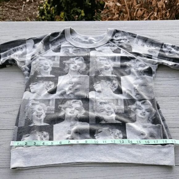 Marilyn Monroe reversible sweatshirt. Preloved vintage. Xs. - Picture 10 of 12